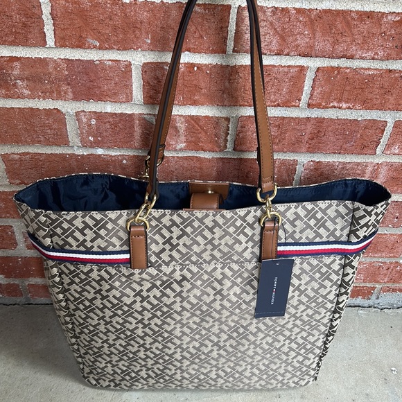 Tommy Hilfiger Signature Jacquard Textile Khaki Tan/Chestnut Combo XL Tote - Picture 2 of 9
